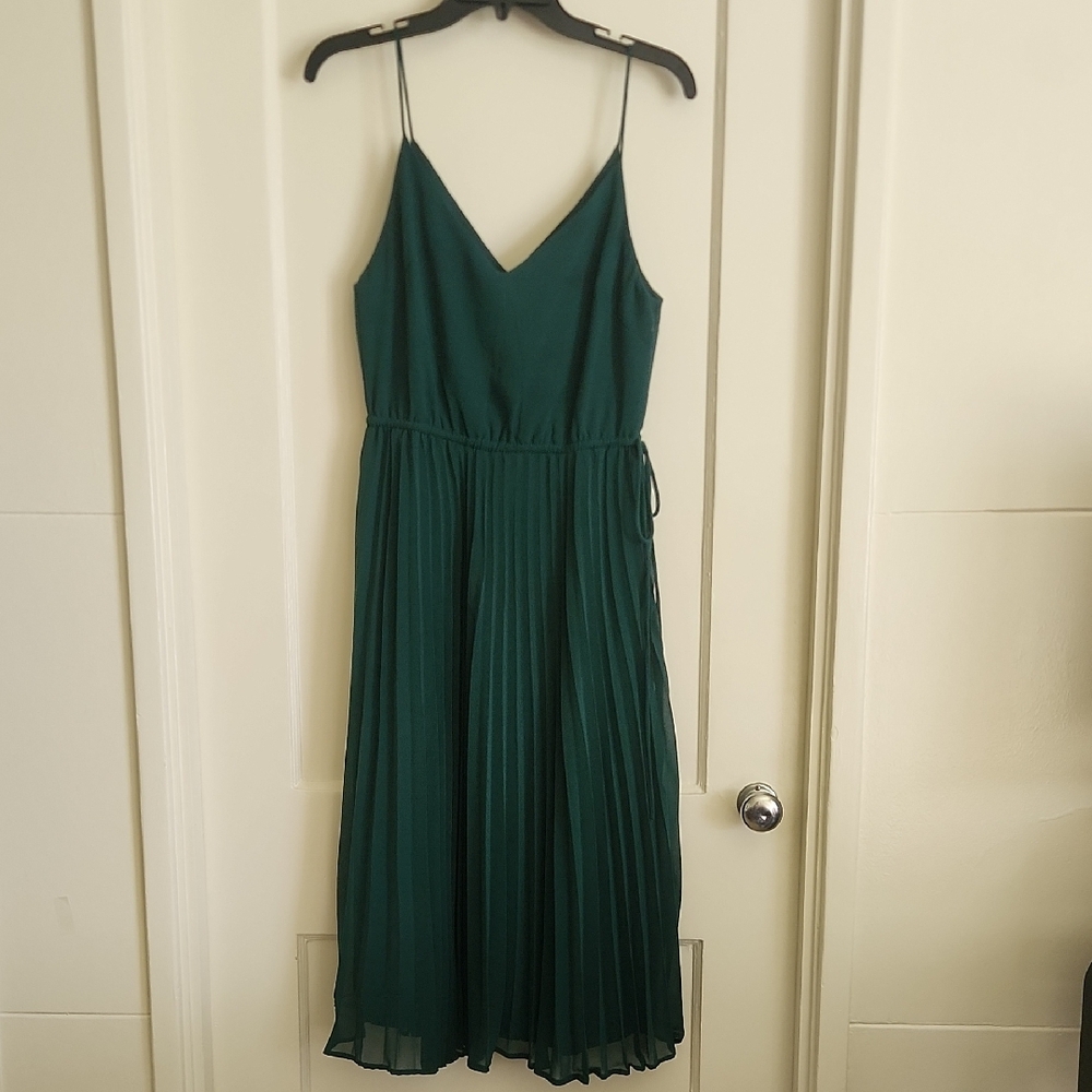 Elegant Green Pleated Midi Dress